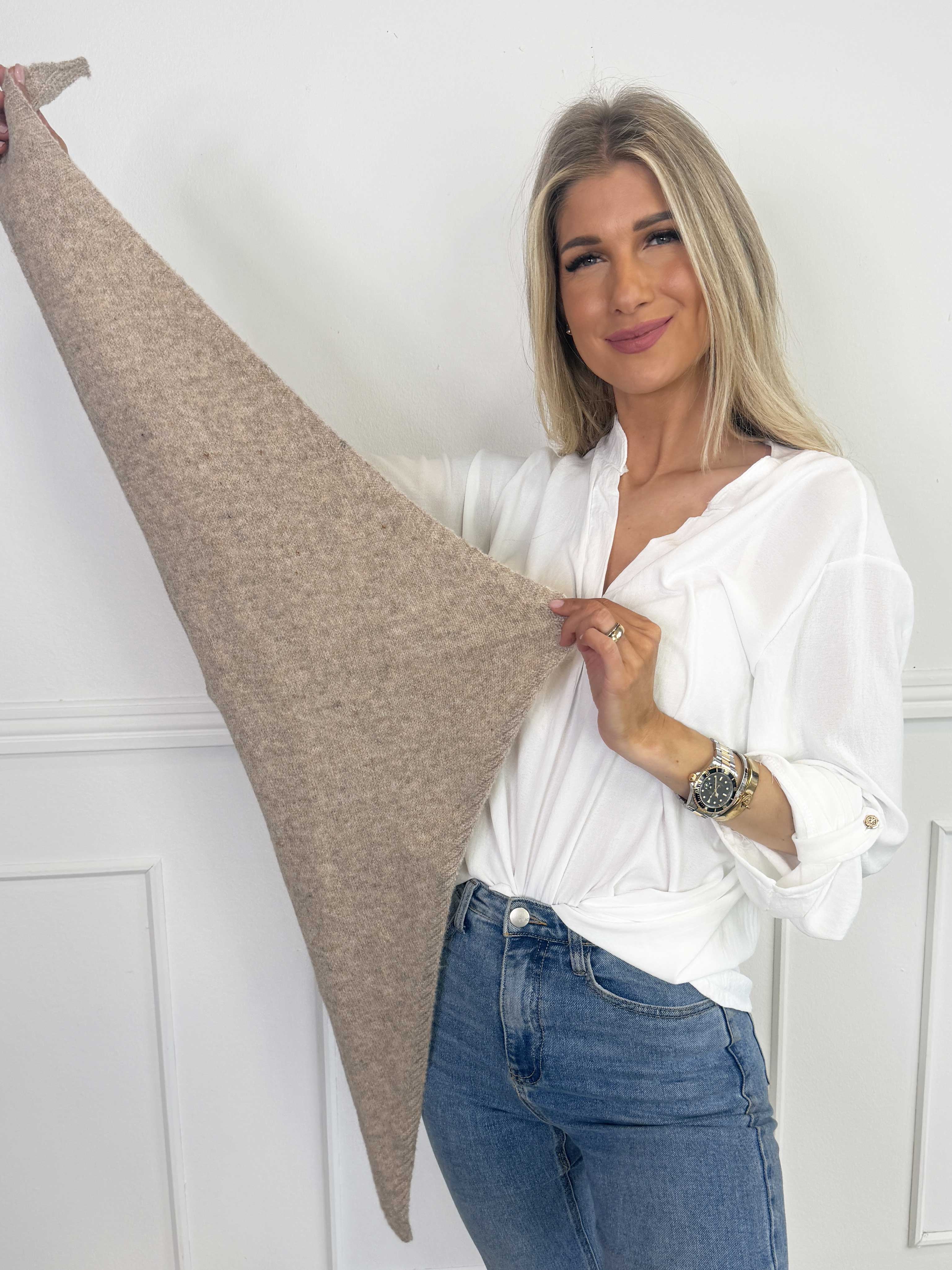 Dacy - Blødt trekantet tørklæde i strik